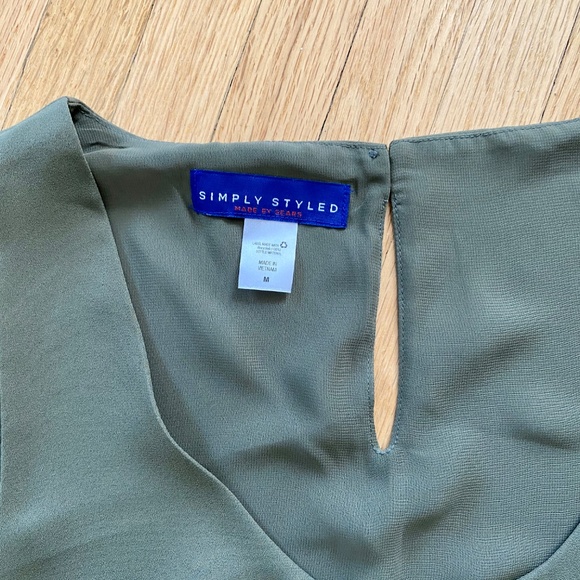 NWT Simply Styled Olive Green Sleeveless Blouse – Size M - Picture 5 of 9